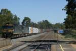 Containerzug auf der Linie Melbourne - Albury - Sydney.