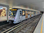 Metro Brüssel Linie 6 nach Roi Baudouin in der Station Heysel, 02.03.2024.