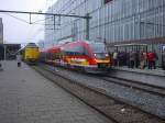 Der Talent neben der Hollndische ICM Koploper bein Erffnung der Bahnstrecke Enschede - Gronau am 16.11 2001.