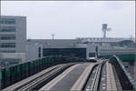 Von Terminal zu Terminal -    Zwischen Terminal 1 und Terminal 2 des Frankfurter Flughafens verkehrt seit 1994 die SkyLine, ein vollautomatisches Personen-Transport-System auf Luftreifen.