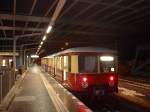 Weihnachtensabend 2001: Der  Conrad 77  der Linie S86 am Abend des 25.12.2001 im Bahnhof Berlin-Hermannstrae