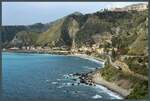 Die Strecke von Catania - Messina schlängelt sich in weiten Teilen direkt an der Küste entlang.