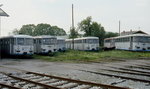 Abgestellte Schienenbusse der Reihe 812 und Steuerwagen im Depot Nove Mesto am 03.05.1989