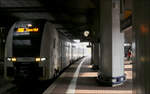 Im dunklen Bereich - 

... des Bahnhofs Kassel-Wilhelmshöhe mit Siemens Desiro HC 462 046 als RE 11 nach Hamm Hbf.

20.03.2024 (M)