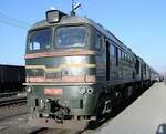 Zug Nr.003 Moscow - Peking in Ulaanbaatar am 30.8.2001 vor der Abfahrt Richtung China, hier ist die 2M62 0668 noch ziemlich sauber, was die Seite angeht.