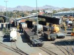 Von der Strassenbrcke aus hat man direkten Blick auf die Wagenreparatur-Werksttte im Depot Windhoek.