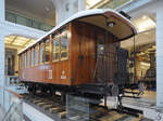 Ein Ringhofer Personenwagen Klasse III der Wiener Stadtbahn im Technischen Museum Wien (November 2010)