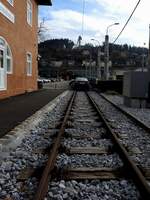 Endstation Innsbruck-Stubaitalbahnhof, hier fährt kein Zug mehr, obwohl man sozusagen fast Direttissima zur Bergiselschanze hochfahren könnte; 240207