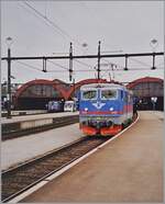 Die SJ Rc2 1036 die den D 318  Nis Holgerson  nach Malmö C brachte fährt auf ein Lokabstellgleis.