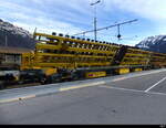 SBB / MATISA - Weichentransportwagen Vas 99 85 93 58 011-6 abgestellt im Bahnhofsareal in Interlaken Ost am 09.03.2024 ..