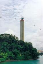Stützturm 2 der Singapore Cable Car MFLG Mount Faber-Linie, Tragseilhöhe 88 m über dem Meer.
