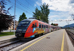 312 126 + 312 137 als LP 2404 (Ljubljana - Jesenice), am 26.5.2016 beim Halt im Bahnhof Lesce-Bled.