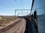 Am 20.11.2014 durchquert der Shosholoza Meyl nach Johannesburg durch die Halbwüste Karoo, die dem Zug auch den Namen Trans-Karoo-Express gegeben hat.
