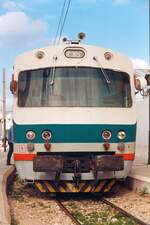 YZ-E-005B (Hersteller: Ganz-Mavag, Type: ???, Fab.Nr.: ???, Baujahr 1984) am 02.Jänner 2002 im Gare de Sousse Bab Djedid.