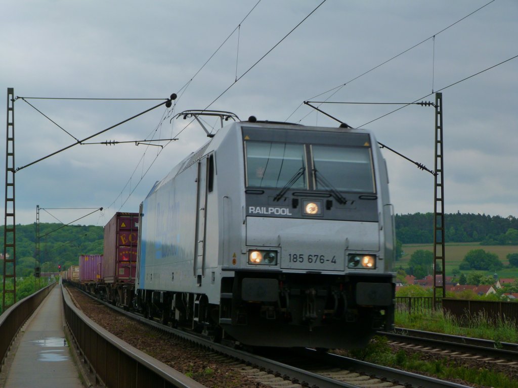 185 676 der Rurtalbahn Railpool fährt am 24 05 13 mit einem