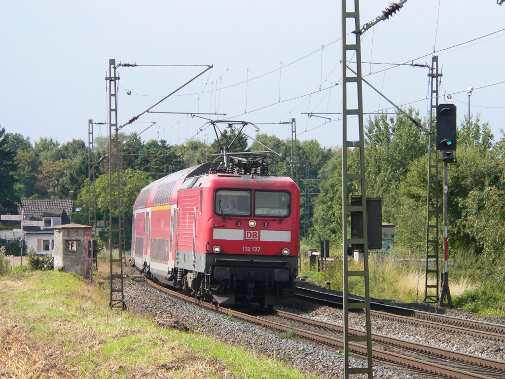BR 112 137 ohne Prüfziffer auf der Strecke KrefeldNeuss am 02.08.2010