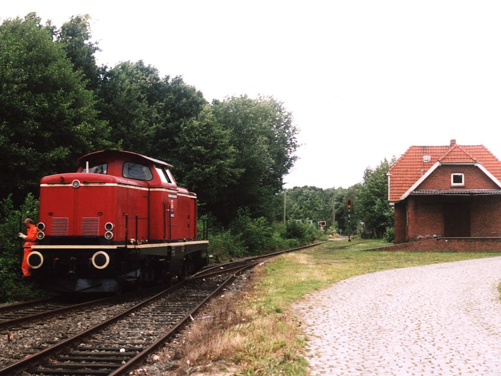 Emsland II der Emsländische Eisenbahn GmbH rangiert auf Bahnhof