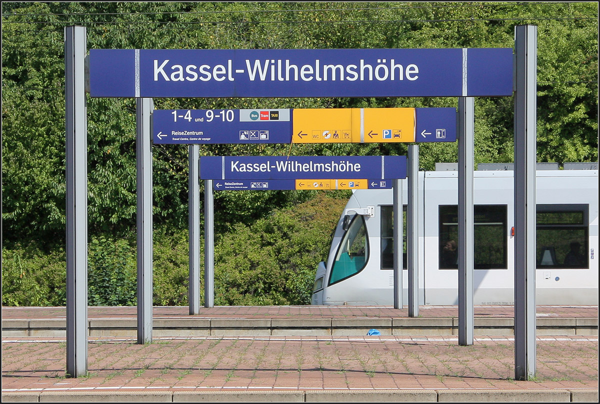 . In Kassel-Wilhelmshöhe - Eine RegioTram Hat Den Bahnhof Erreicht. 17. ...