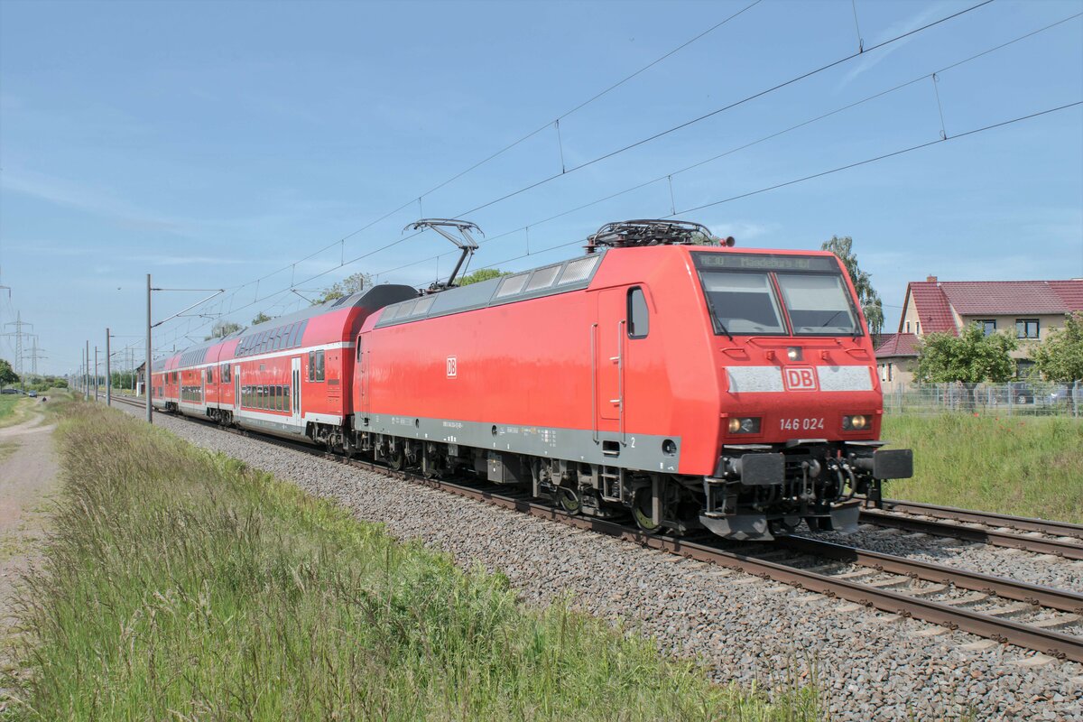 Der Rrx Der Linie F Hrt An Dem S Bahn Halt D Sseldorf Oberbilk Vorbei