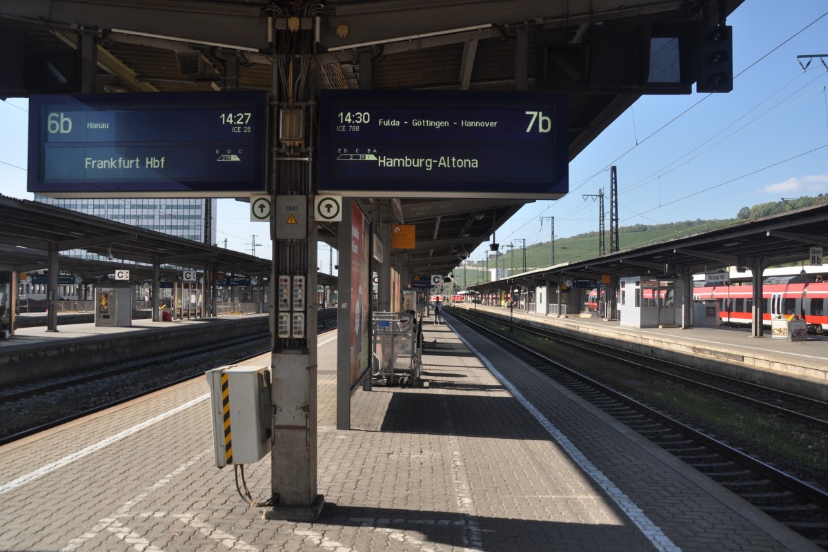 WÜRZBURG, 04.10.2014, Zielanzeiger Im Würzburger Hauptbahnhof ...