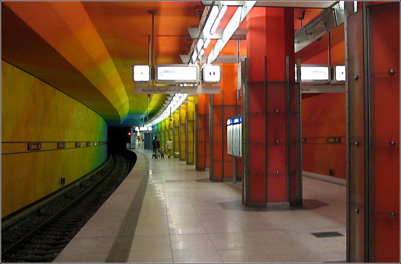 . Bunte Station UBahnhof Candidplatz der U1Süd in