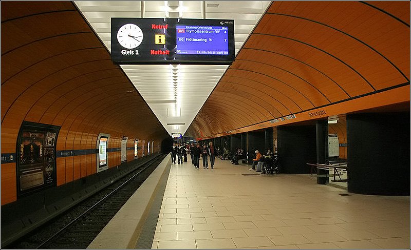 . Im Herzen von München Marienplatz Linie U3/6 Blick in