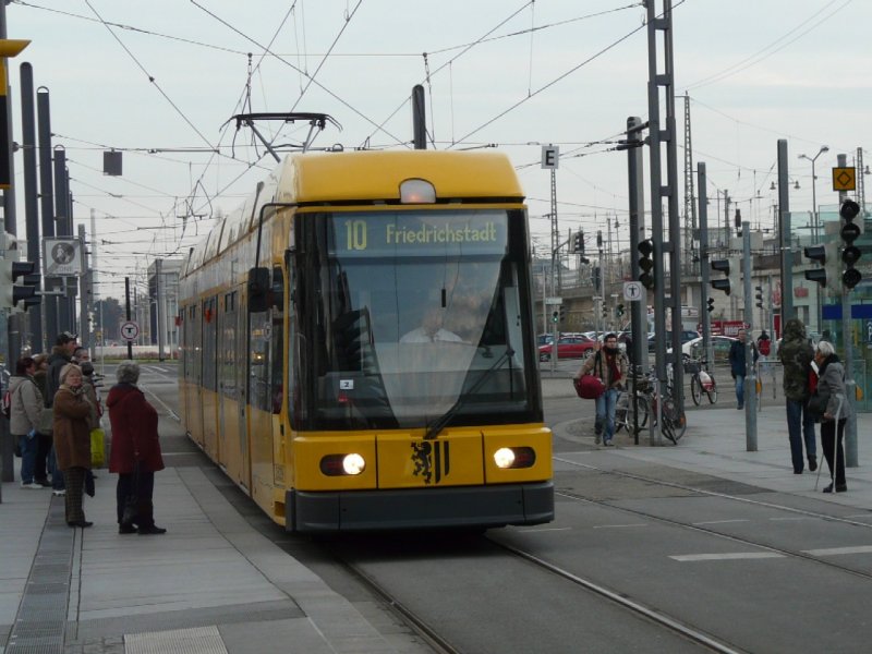 Dresden - Strassenbahn Nr.2529 unterwegs auf der Linie 10 am 10.12.2008