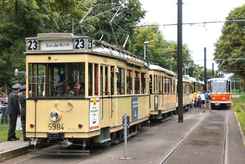 BVGOst Typische Berliner Strassenbahn in OstBerlin