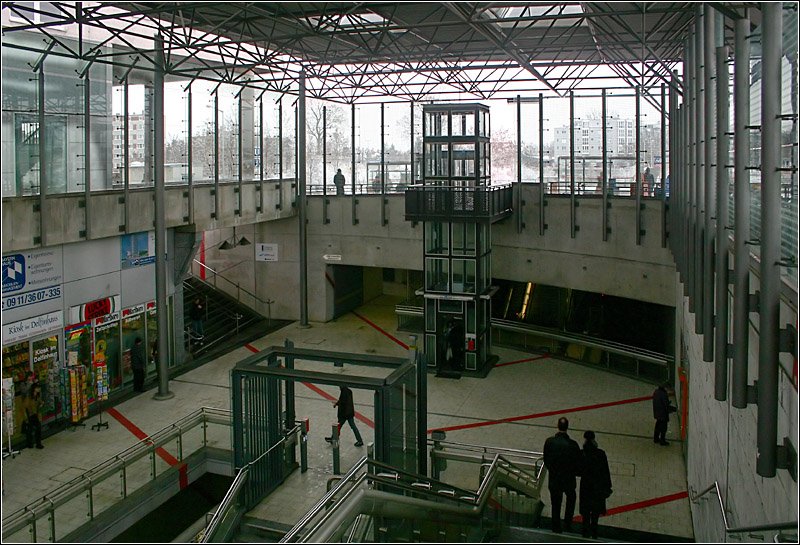 Nordostbahnhof, Linie U2 (1996) Der mittlere Zugang