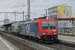 Re 484 014-6 durchfährt am 22.04.2024 den Bahnhof Pratteln.
