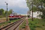 232 356-6 und 155 222-3 (WFL) fuhren am 03.05.20 einen leeren Holzzug durch Pößneck oberer Bahnhof nach Triptis.
