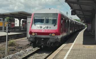 RE Stuttgart-Nürnberg um 12:41 Uhr mit n-Wagen.