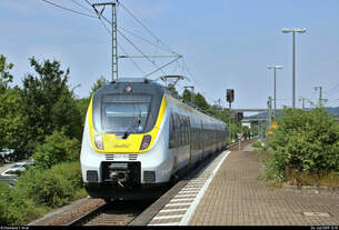 8442 803 (Bombardier Talent 2) von Abellio Rail Baden-Württemberg als RB 19557 (RB17a) von Pforzheim Hbf nach Bietigheim-Bissingen erreicht den Bahnhof Vaihingen(Enz) auf Gleis 1.