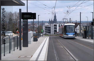 Münsterblick -    Von der Haltestelle Multscherschule im Mähringer Weg hat man beim Warten das Münster im Blick.