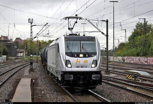 Kesselzug mit 187 501-2 der Akiem S.A.S., vermietet an die Hessische Güterbahn GmbH (HGB), durchfährt den Bahnhof Ludwigsburg auf Gleis 4 Richtung Kornwestheim.