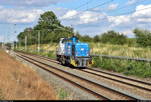 Nachschuss auf 275 842-3 (D 05 | MaK G 1206) der Regental Cargo (Regentalbahn AG | Die Länderbahn GmbH (DLB)) als Tfzf, die bei Eisdorf (Teutschenthal) auf der Bahnstrecke Halle–Hann.