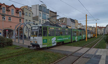 Am 30.12.2021 war KTNF8 350 der Geraer Verkehrsbetriebe mit einem weiteren KT4D als Linie 3 auf dem Weg von Bieblach nach Lusan/Zeulsdorf.