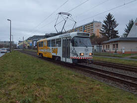 Aufgrund der niedrigen Temperaturen war Arbeitswagen 104 der Geraer Verkehrsbetriebe unterwegs, um die Fahrleitungen zu enteisen.