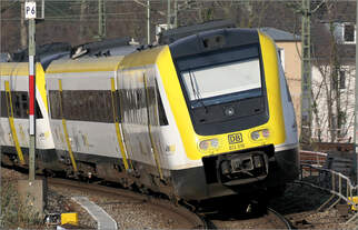 Schief bei der Ausfahrt -     Ein IRE der Baureihe 612 nach der Durchfahrt durch den Bahnhof Stuttgart-Bad Cannstatt.