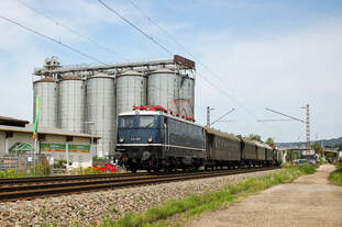 E41 001 und E40 128 (kalt am Zugschluss) fahren als Lr 5605 nach Seebrugg.