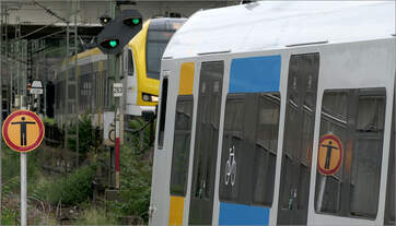 Brauchbar, oder kann das weg?    Zugbegegnung am Stuttgarter Nordbahnhof.