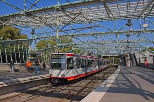 B-Wagen 6016 in der Haltestelle Ruhr-Universität (20.09.2024) 