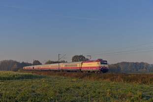 101 001-6 zieht den AKE-Rheingold nach Westerland durch Hamm-Selmigerheide (03.11.2024) 