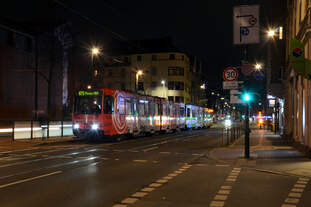 Rheinbahn Tw 4258  Linie U75, Neuss Hbf  Vollwerbung  Fortuna 95   Düsseldorf, Schlesische Straße  18.12.2024