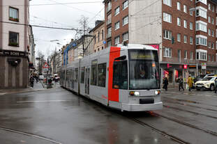 Rheinbahn Tw 2140  Linie 705, D-Unterrath S-Bahn  Düsseldorf, Venloer Straße  19.12.2024