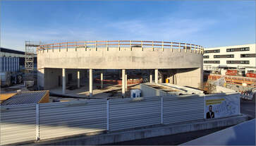 Ein neuer Bahnhof entsteht -     Der Rohbau des Zugangsgebäudes des neuen Fernbahnhofes am Stuttgarter Flughafen und der Landemesse ist fertig.