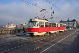 2021 bernahmen der Verkehrsbetrieb der Hauptstadt Prag einen Tatra K2 aus Bratislava als historischen Triebwagen.