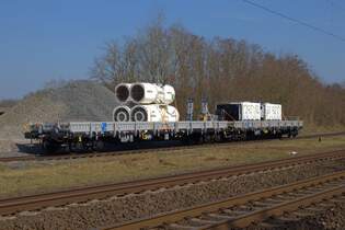 Spitzke SE Flachwagen mit Tunnelbaustellenbelftungsanlage am 09.03.24 in Hanau abgestellt 