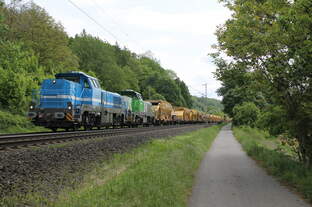 180 002-2 SGL + 180 001-4 VL mit Spitzke Bauzug bei Erzhausen am 21.05.2016