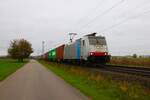 LINEAS Bombardier Traxx 186 494-1 mit Containerzug in Babenhausen (Hessen) am 02.11.24